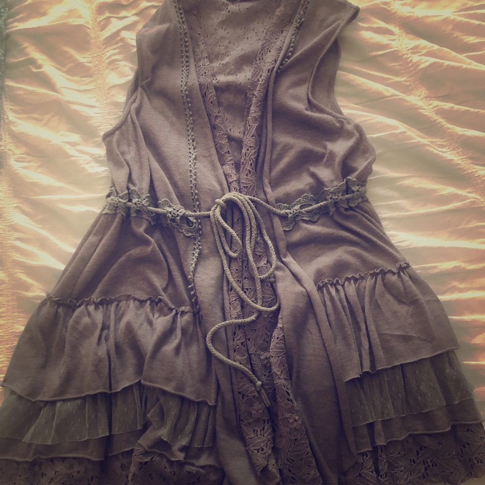 Gray bluebird tiered vest